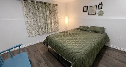 Spacious 5-bedroom home, near wineries, the falls & attractions. Free parking.