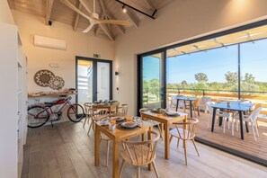 Free daily continental breakfast  - Alfarrobeiras Nature Agroturismo  (Olhao)