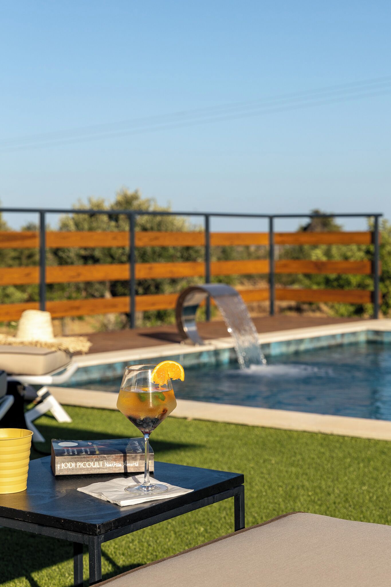 야외 수영장, 수영장 파라솔, 일광욕 의자