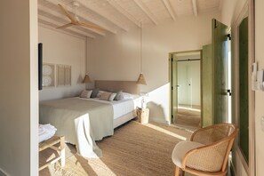 In-room safe, individually decorated, individually furnished - Alfarrobeiras Nature Agroturismo (Olhao)