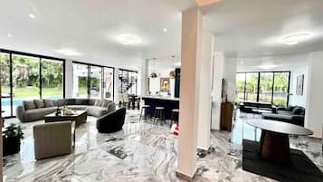 Villa, 6 Bedrooms, Accessible, Smoking | Interior