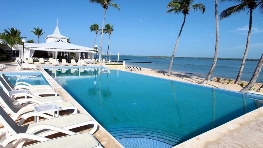 Elegant, Modern Style Villa in Playa Nueva Romana2