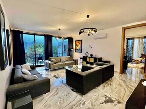 Villa, 6 Bedrooms, Accessible, Smoking | Living room
