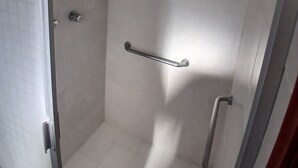 Towels, soap, toilet paper - Independent room, 2 persons, near Peña de Bernal and vineyards. (Ezequiel Montes)