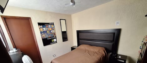 1 chambre, fer et planche à repasser, Wi-Fi, draps fournis