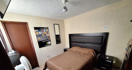 Independent room, 2 persons, near Peña de Bernal and vineyards.