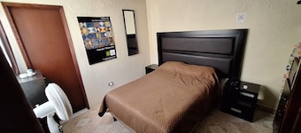 Independent room, 2 persons, near Peña de Bernal and vineyards.