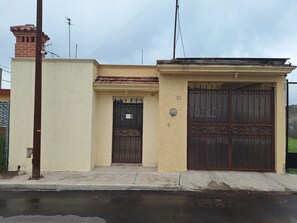 Exterior - Independent room, 2 persons, near Peña de Bernal and vineyards. (Ezequiel Montes)