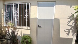 Exterior detail - Independent room, 2 persons, near Peña de Bernal and vineyards. (Ezequiel Montes)