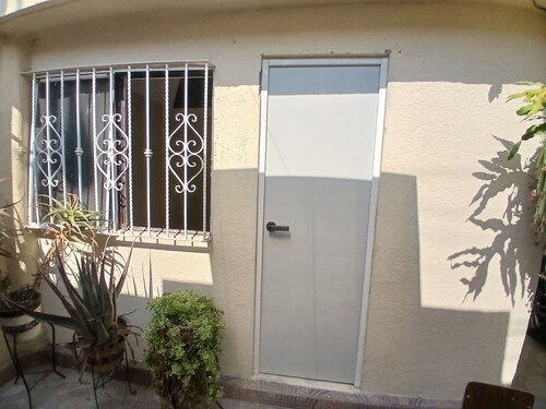 Independent room, 2 persons, near Peña de Bernal and vineyards.