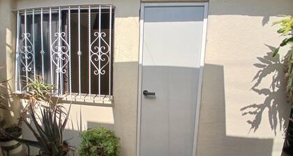 Independent room, 2 persons, near Peña de Bernal and vineyards.