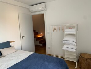 2 عدّة غرف نوم ومكتب ومكواة/لوح كي وسرير سفر