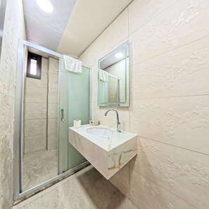 Deluxe Quadruple Room, Balcony, Mountain View | Egyptian cotton sheets, premium bedding, in-room safe, desk - Naturalis Pamukkale Otel (Pamukkale)