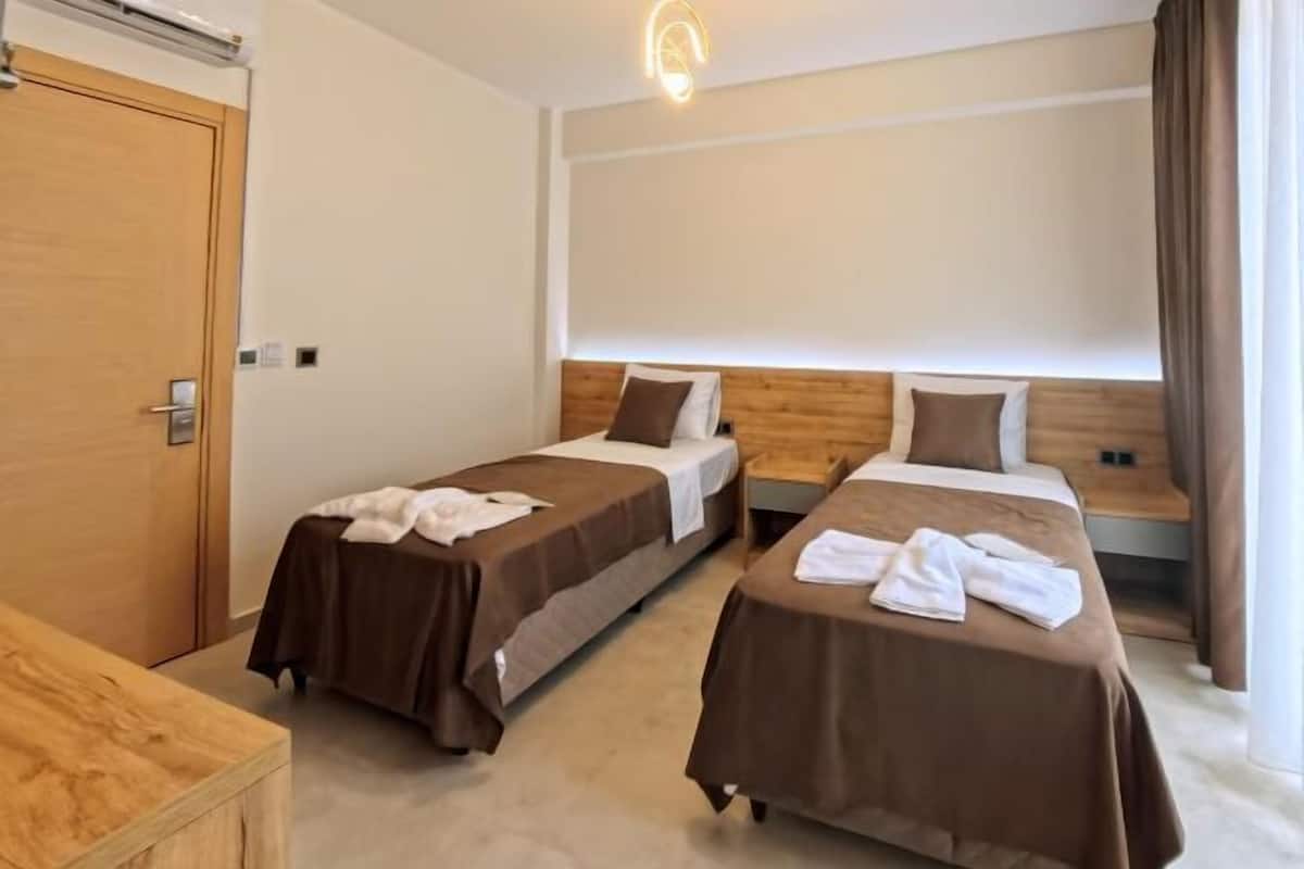 Egyptian cotton sheets, premium bedding, in-room safe, desk