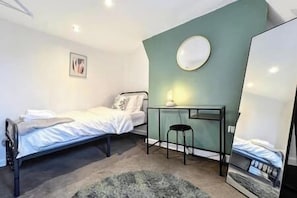 2 chambres, fer et planche à repasser, Wi-Fi, draps fournis