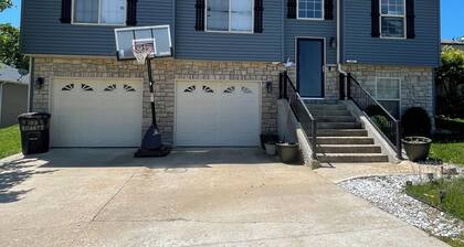 Spacious 5-bedroom house with WiFi, AC in fantastic Saint Robert