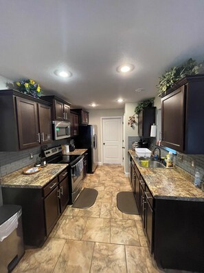 Micro-ondes, four, plaque de cuisson, lave-vaisselle