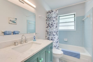 Hair dryer, towels - Swim, Golf & Relax! 'Kokomo on the Emerald Coast' (Pensacola)