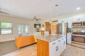 Fridge, microwave, stovetop, dishwasher