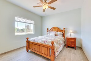 4 habitaciones, tabla de planchar con plancha, cuna de viaje y internet