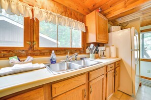 Fridge, microwave, stovetop, dishwasher