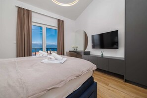 3 bedrooms, iron/ironing board, travel cot, free WiFi