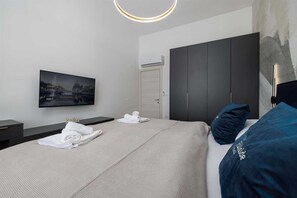 3 bedrooms, iron/ironing board, travel cot, free WiFi