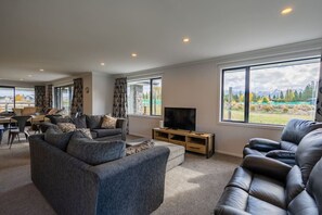 智能电视、壁炉