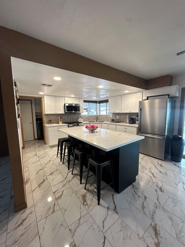 Modern & Spacious 3-Bedroom 2-bathroom Home