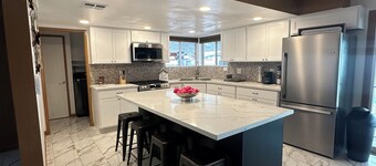 Modern & Spacious 3-Bedroom 2-bathroom Home