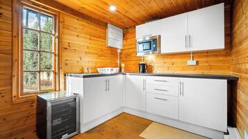 Frigorífic, microones, forn i placa de cuina