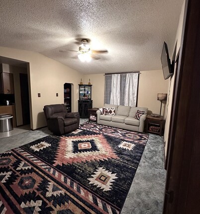 Charming 2-bedroom house with AC, Wi-Fi in serene Crawford, NE.