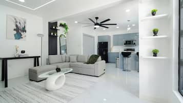 Smart TV y chimenea