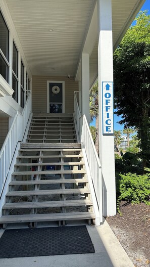 تفاصيل الفندق من الخارج