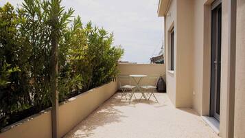 Appartement Confort, 1 grand lit et 1 canapé-lit, cuisine, vue montagne | Terrasse/Patio