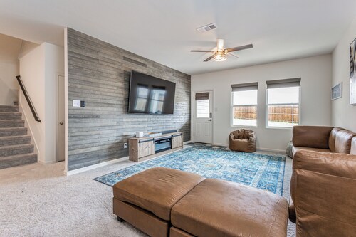 Dream Home Gym, 85" TVs, 5BR/4BA