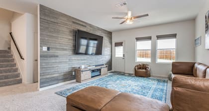 Dream Home Gym, 85" TVs, 5BR/4BA