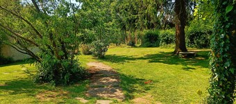 IDEAL LOCATION FOR A LARGE FAMILY OR SMALL GROUP, 8 PEOPLE, IN A QUIET HAMLET