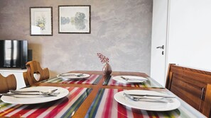 Dining - Villa Foresta Menaggio (Apt Como) - Nature retreat with stunning Lake Como view (Menaggio)