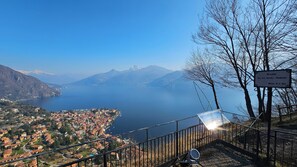 Property grounds - Villa Foresta Menaggio (Apt Como) - Nature retreat with stunning Lake Como view (Menaggio)