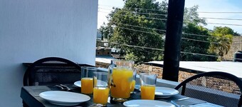 House with excellent location to reach by road or highway.