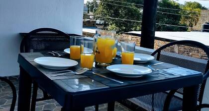 House with excellent location to reach by road or highway.