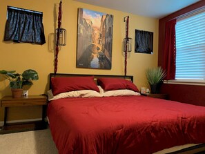 3 soveværelser, skrivebord, strygejern/strygebræt, weekendseng