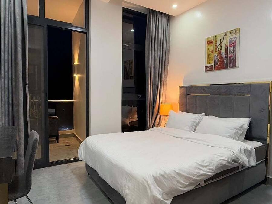Comfort Double Room | In-room safe, soundproofing, WiFi (free)