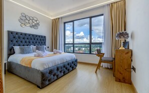 1 chambre, coffre-fort, bureau, fer et planche à repasser