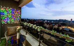 Terrace/patio - Nairobi City Luxury 1Br, Pool, Gym, View, minute walk to Junction Mall  (Nairobi)