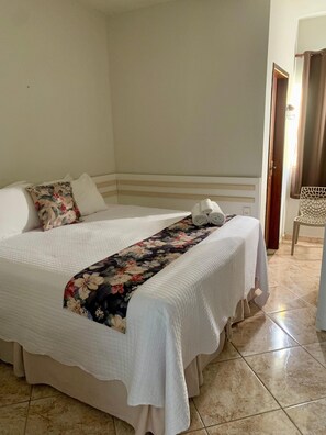 Comfort Double Room | Blackout curtains, iron/ironing board, free WiFi, bed sheets - Pousada do Guinda (Diamantina)