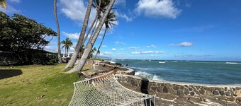 Charming 2-bedroom cottage in enjoyable Ewa Beach with WiFi, AC