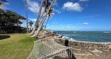 Charming 2-bedroom cottage in enjoyable Ewa Beach with WiFi, AC
