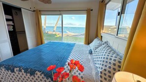 2 bedrooms, in-room safe, desk, iron/ironing board - Oceanfront 2-Bedroom Retreat in Ewa Beach with AC, WiFi & Direct Beach Access (Ewa Beach)